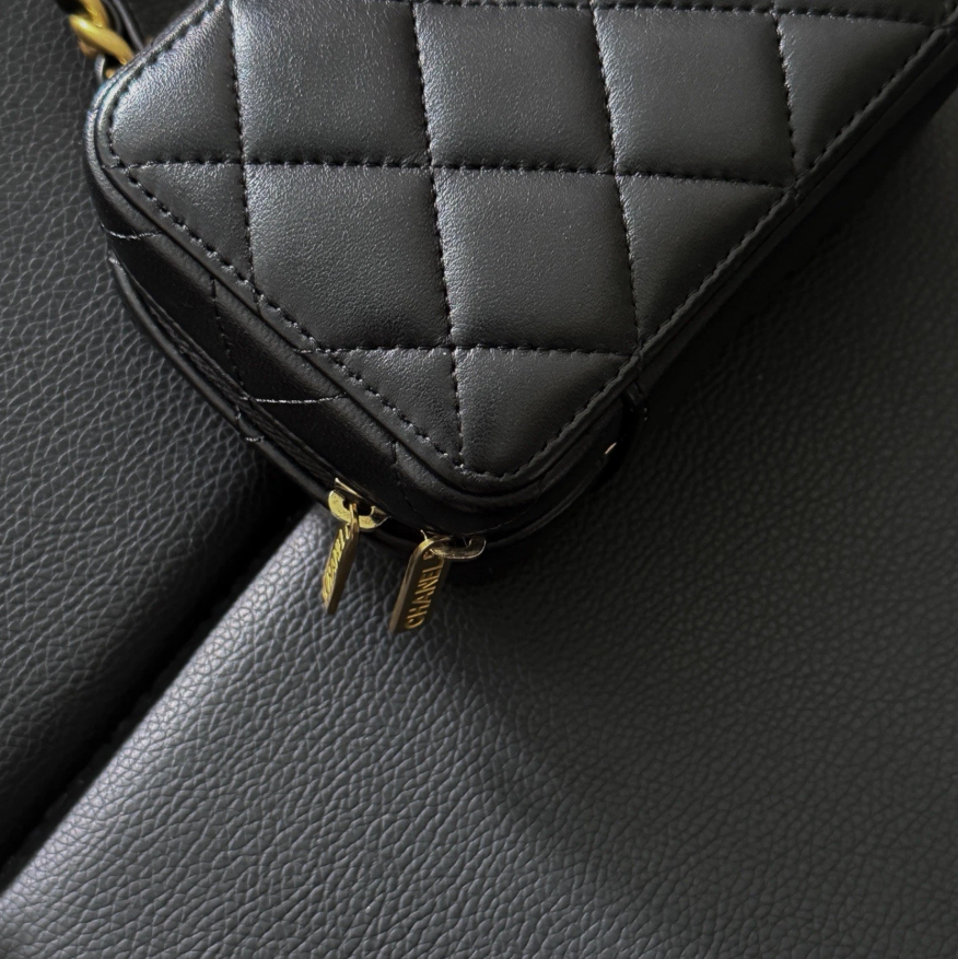 CHANEL Vanity Matelasse Lambskin Leather Top Handle Chain Shoulder Bag Black