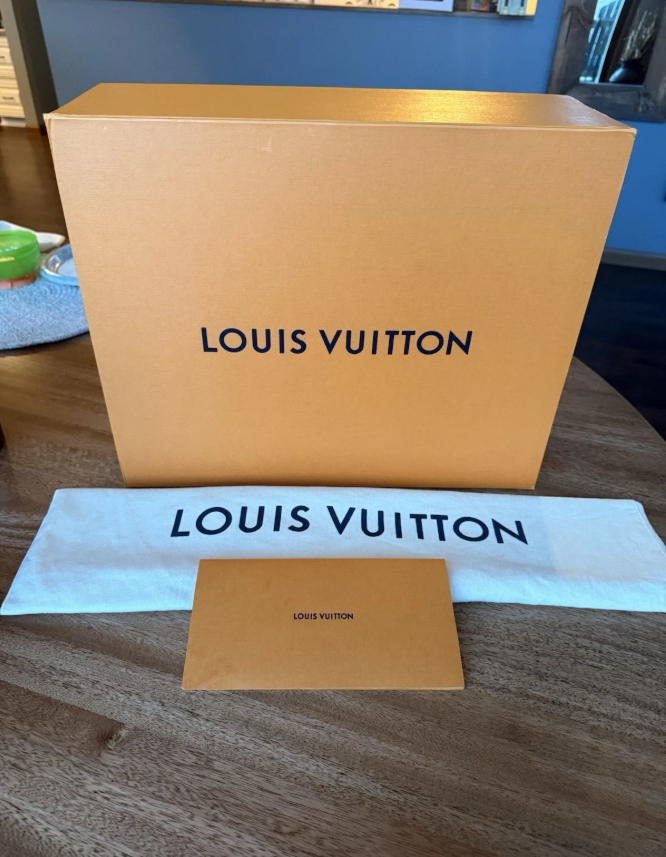 Louis Vuitton OnTheGo GM Giant Monogram Tote with Original Box & Authentication