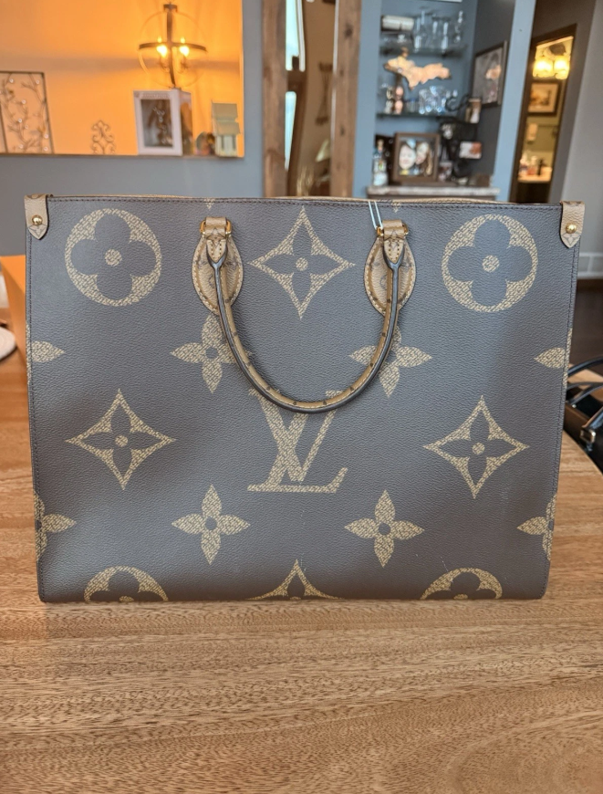 Louis Vuitton OnTheGo GM Giant Monogram Tote with Original Box & Authentication
