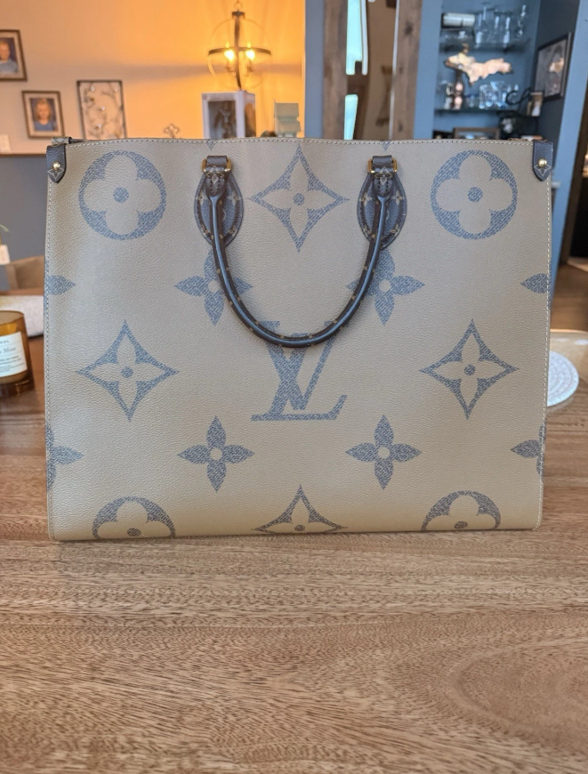 Louis Vuitton OnTheGo GM Giant Monogram Tote with Original Box & Authentication